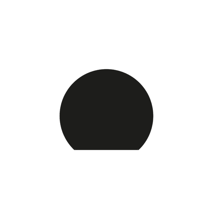 Rundgeschnittene Bodenplatte aus schwarzem Stahl für Kamine und Holzöfen - Capska