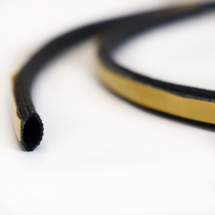 Guarnizione tubolare autoadesiva ø 8 mm (venduta al metro) - Capska